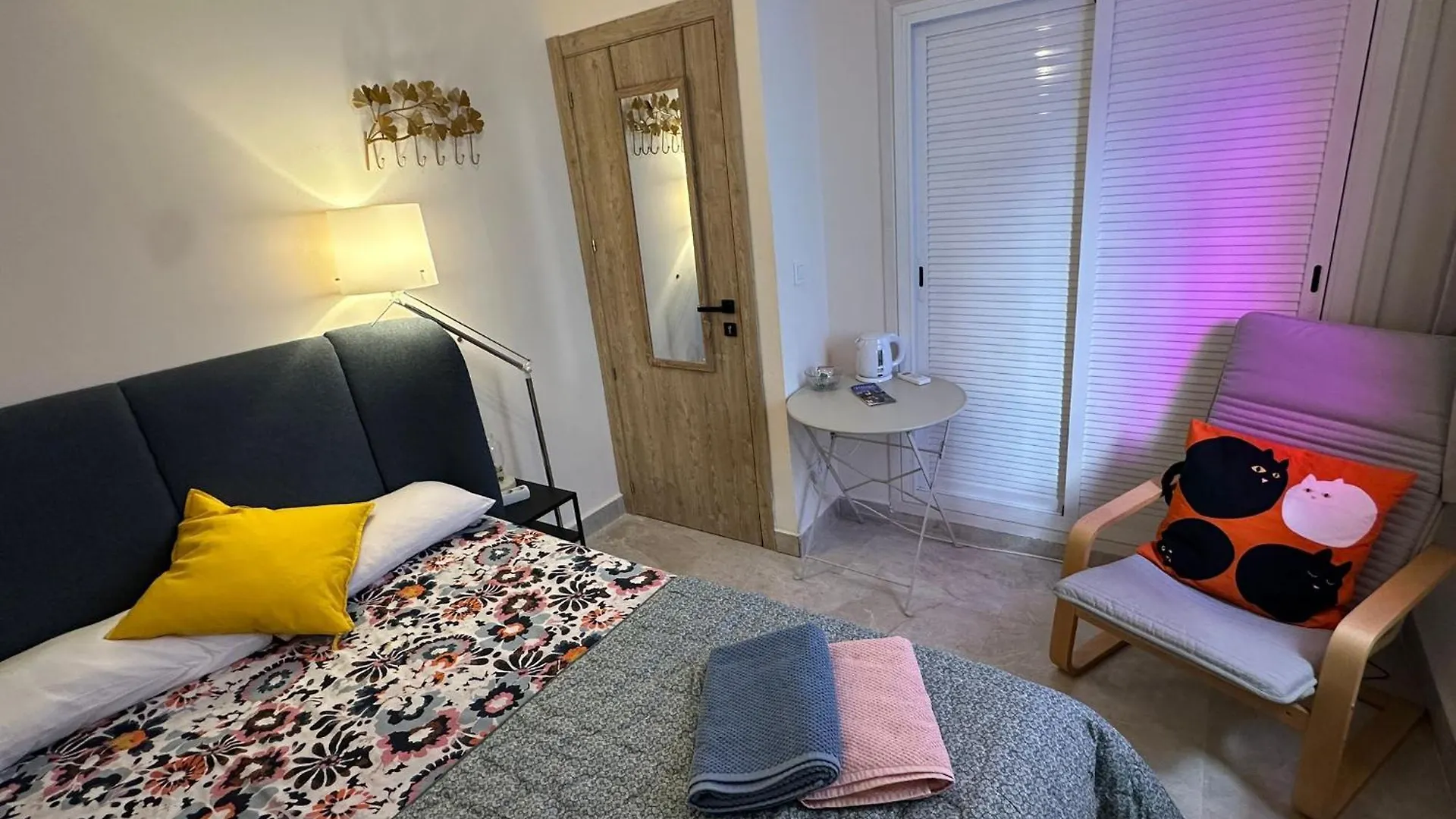 Peaceful Little Bedroom - Shared Home With 2 Cats Malaga 0*,  Spain