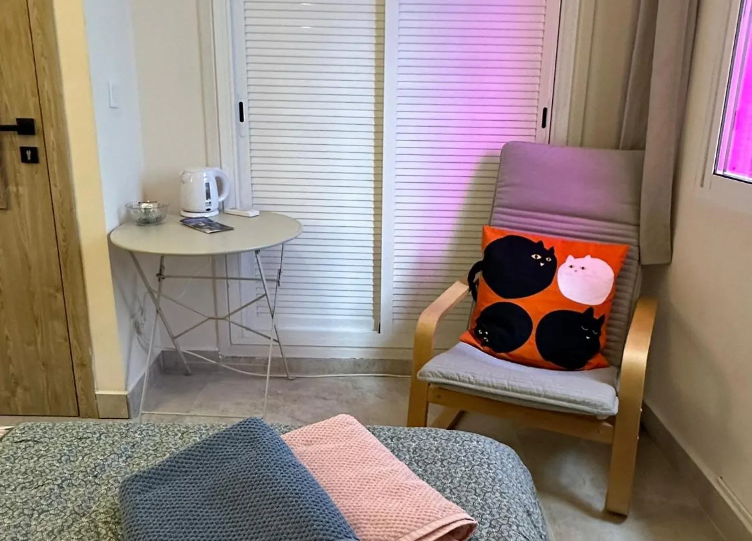 Peaceful Little Bedroom - Shared Home With 2 Cats Malaga Homestay